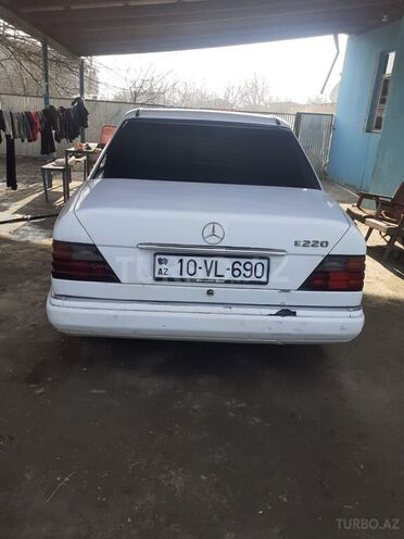 Mercedes E 200 1990, 150,000 km - 2.0 l - Bakı