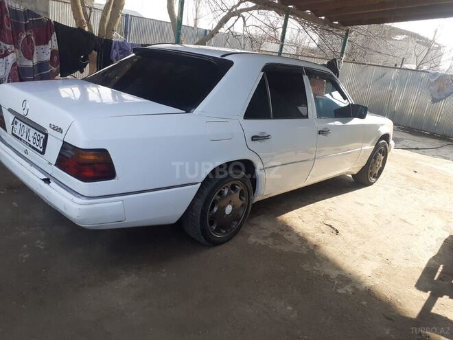 Mercedes E 200 1990, 150,000 km - 2.0 l - Bakı