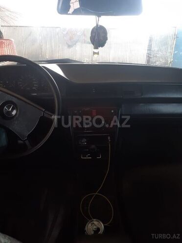 Mercedes E 200 1990, 150,000 km - 2.0 l - Bakı