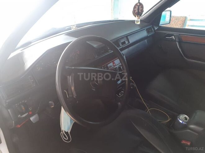 Mercedes E 200 1990, 150,000 km - 2.0 l - Bakı