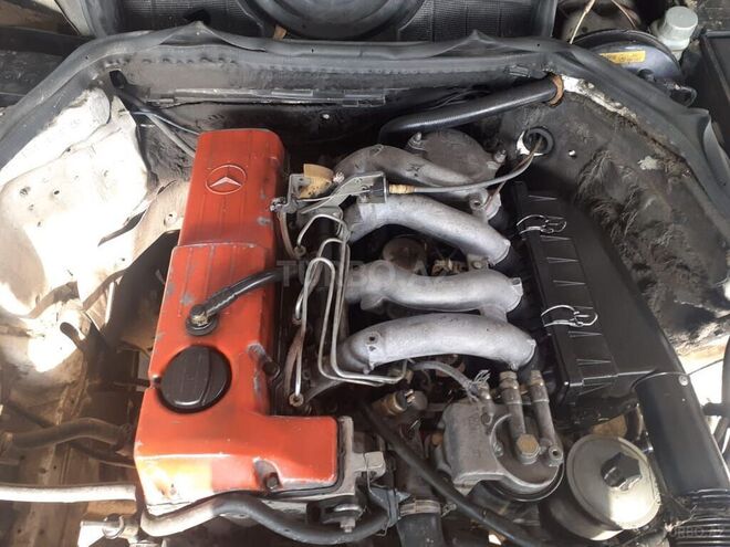 Mercedes E 200 1990, 150,000 km - 2.0 l - Bakı