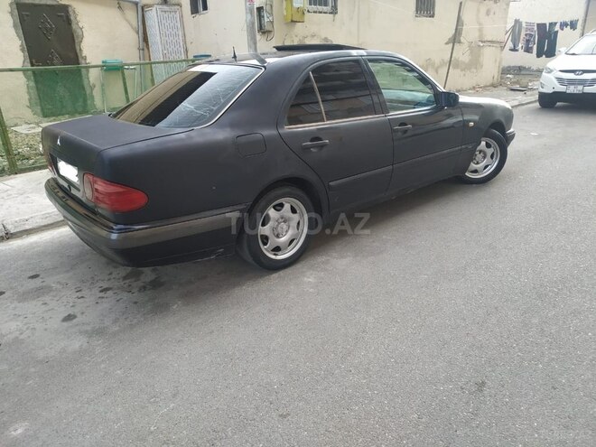 Mercedes E 220 1997, 174,500 km - 2.2 l - Bakı