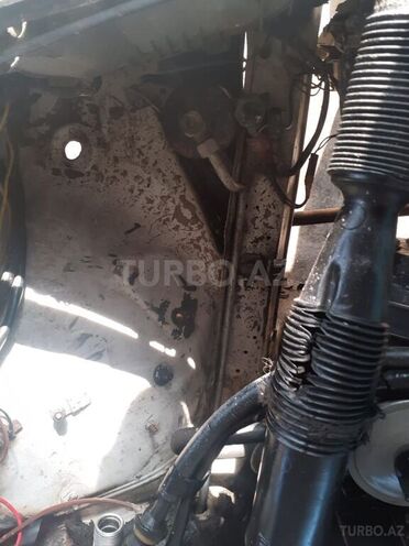 Mercedes E 200 1990, 150,000 km - 2.0 l - Bakı