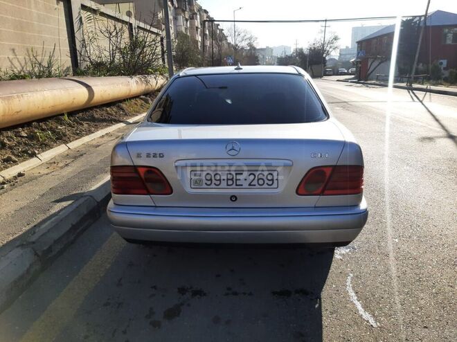 Mercedes E 220 1999, 350,000 km - 2.2 л - Bakı