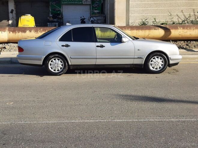 Mercedes E 220 1999, 350,000 km - 2.2 л - Bakı