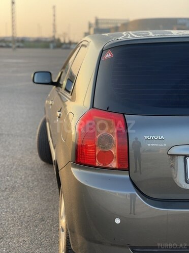 Toyota Corolla 2005, 178,000 km - 1.4 л - Bakı