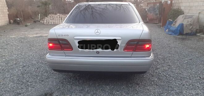 Mercedes E 240 1999, 327,600 km - 2.4 l - Bərdə
