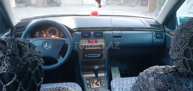 Mercedes E 240 1999, 327,600 km - 2.4 l - Bərdə