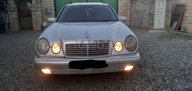 Mercedes E 240 1999, 327,600 km - 2.4 l - Bərdə