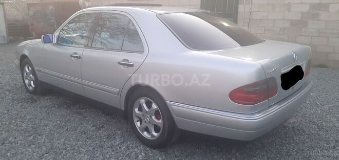 Mercedes E 240 1999, 327,600 km - 2.4 l - Bərdə