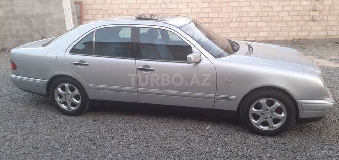 Mercedes E 240 1999, 327,600 km - 2.4 l - Bərdə