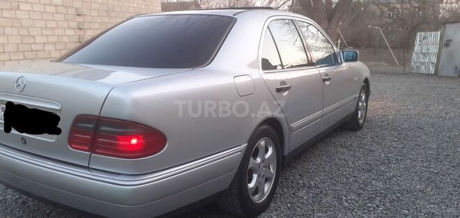 Mercedes E 240 1999, 327,600 km - 2.4 l - Bərdə