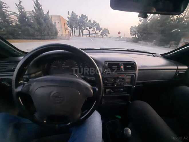 Opel Vectra 1994, 420,000 km - 2.0 l - Qax