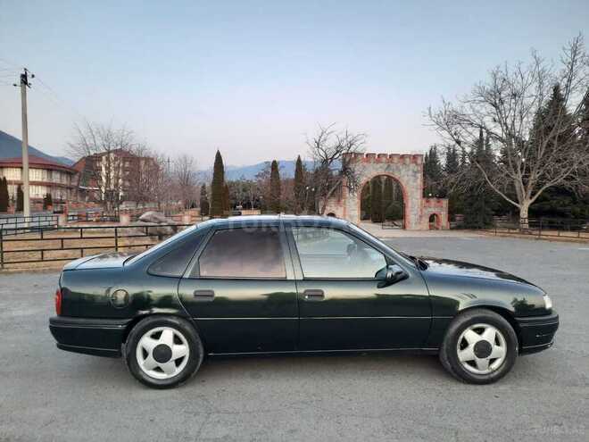 Opel Vectra 1994, 420,000 km - 2.0 l - Qax