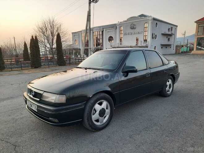 Opel Vectra 1994, 420,000 km - 2.0 l - Qax