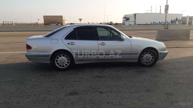 Mercedes E 220 2000, 443,139 km - 2.2 л - Astara