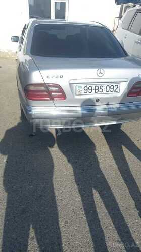Mercedes E 220 2000, 443,139 km - 2.2 л - Astara
