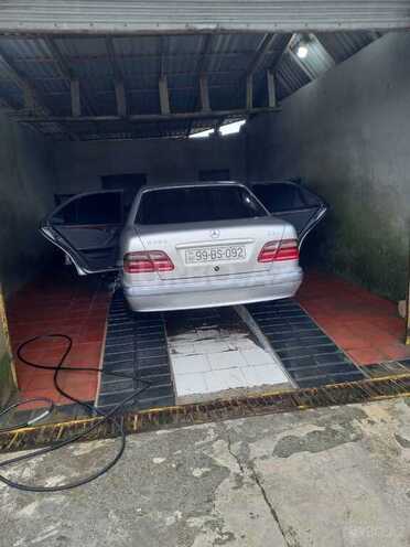 Mercedes E 220 2000, 443,139 km - 2.2 л - Astara