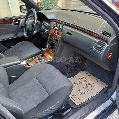 Mercedes E 220 2002, 290,445 km - 2.2 l - Bakı
