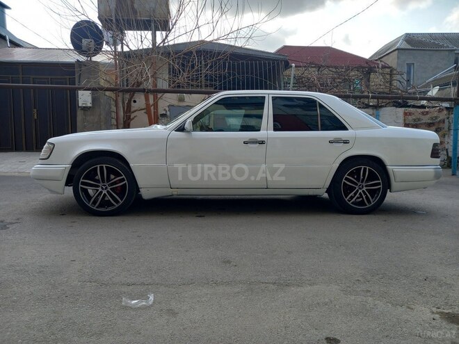 Mercedes E 250 1994, 366,056 km - 2.5 l - Bakı