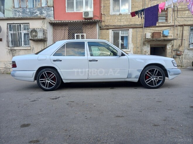Mercedes E 250 1994, 366,056 km - 2.5 l - Bakı