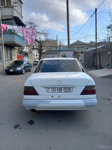Mercedes E 250 1994, 366,056 km - 2.5 l - Bakı