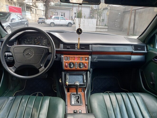 Mercedes E 250 1994, 366,056 km - 2.5 l - Bakı