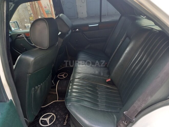Mercedes E 250 1994, 366,056 km - 2.5 l - Bakı