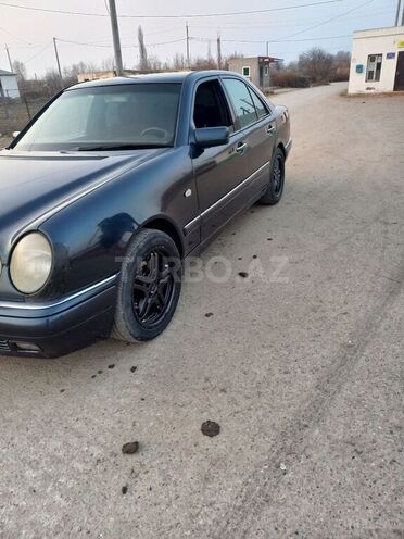 Mercedes E 240 1998, 150,000 km - 2.4 l - Sabirabad