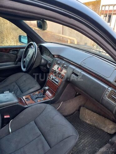 Mercedes E 240 1998, 150,000 km - 2.4 l - Sabirabad