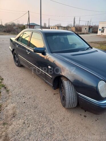 Mercedes E 240 1998, 150,000 km - 2.4 l - Sabirabad
