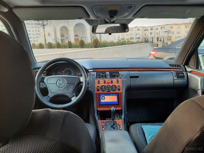 Mercedes E 230 1997, 233,560 km - 2.3 l - Bakı