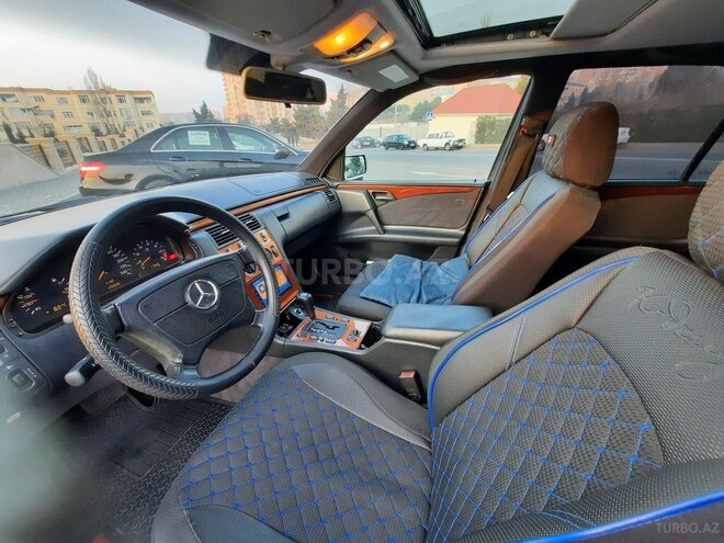 Mercedes E 230 1997, 233,560 km - 2.3 l - Bakı