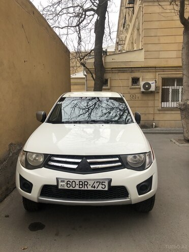 Mitsubishi L200 2015, 283,346 km - 2.5 l - Bakı