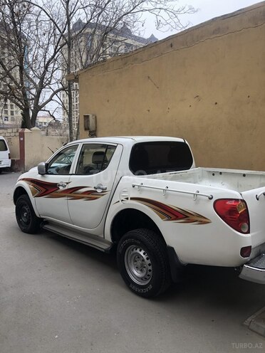 Mitsubishi L200 2015, 283,346 km - 2.5 l - Bakı