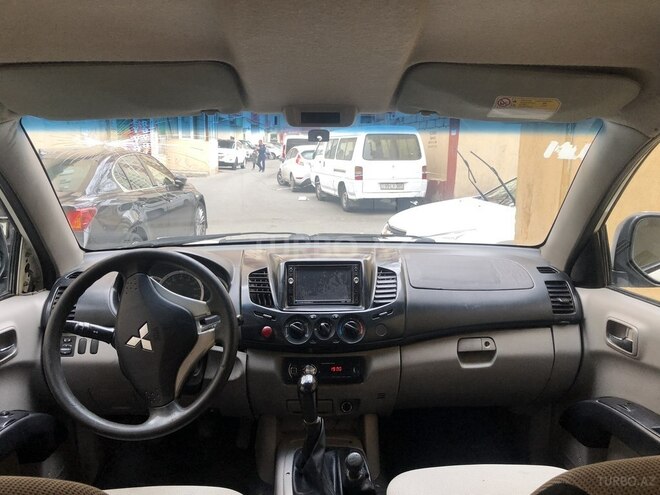 Mitsubishi L200 2015, 283,346 km - 2.5 l - Bakı
