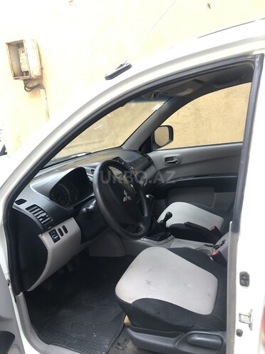 Mitsubishi L200 2015, 283,346 km - 2.5 l - Bakı