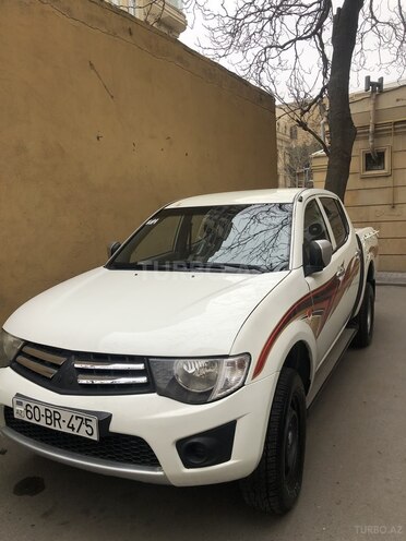 Mitsubishi L200 2015, 283,346 km - 2.5 l - Bakı