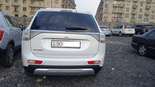 Mitsubishi Outlander 2015, 130,000 km - 3.0 l - Bakı