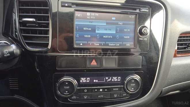 Mitsubishi Outlander 2015, 130,000 km - 3.0 l - Bakı