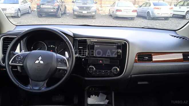 Mitsubishi Outlander 2015, 130,000 km - 3.0 l - Bakı