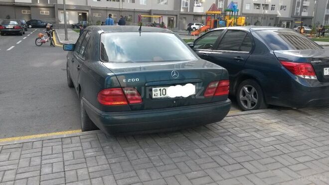 Mercedes E 200 1997, 239,000 km - 2.0 l - Bakı