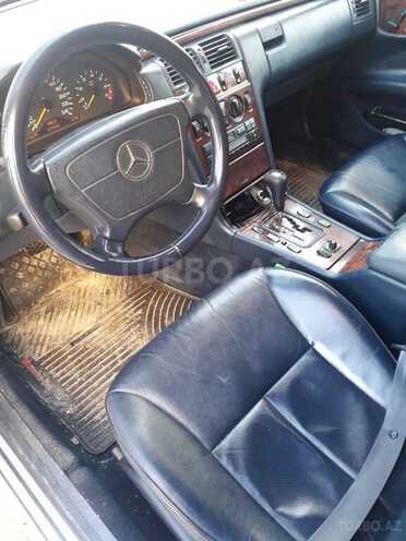 Mercedes E 240 1998, 427,562 km - 2.4 l - Bakı