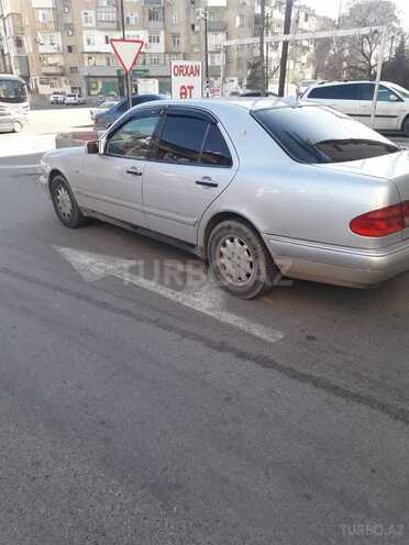 Mercedes E 240 1998, 427,562 km - 2.4 l - Bakı