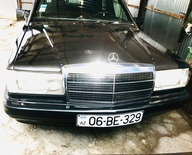 Mercedes 190 1992, 300,000 km - 2.0 l - Ucar