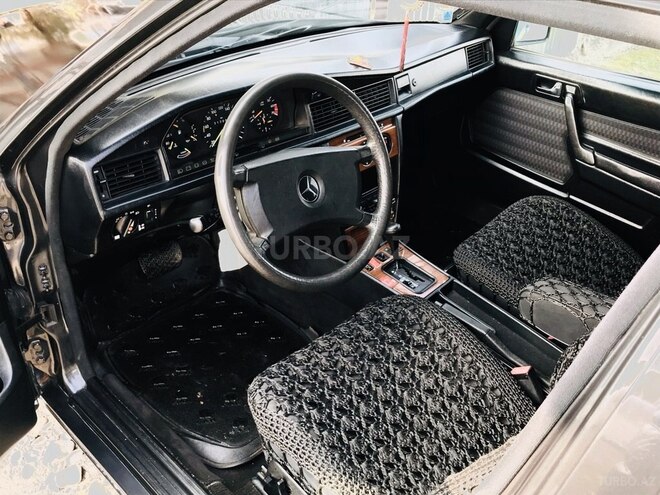 Mercedes 190 1992, 300,000 km - 2.0 l - Ucar