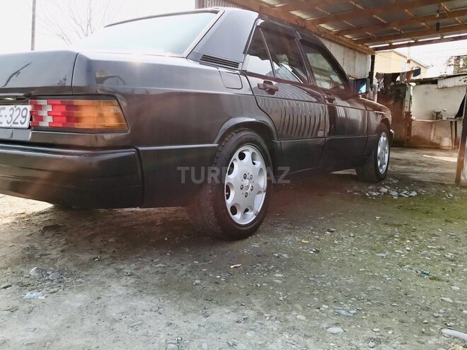 Mercedes 190 1992, 300,000 km - 2.0 l - Ucar
