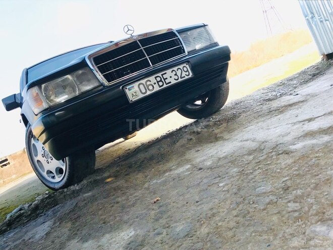 Mercedes 190 1992, 300,000 km - 2.0 l - Ucar