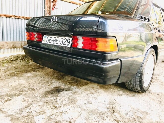 Mercedes 190 1992, 300,000 km - 2.0 l - Ucar