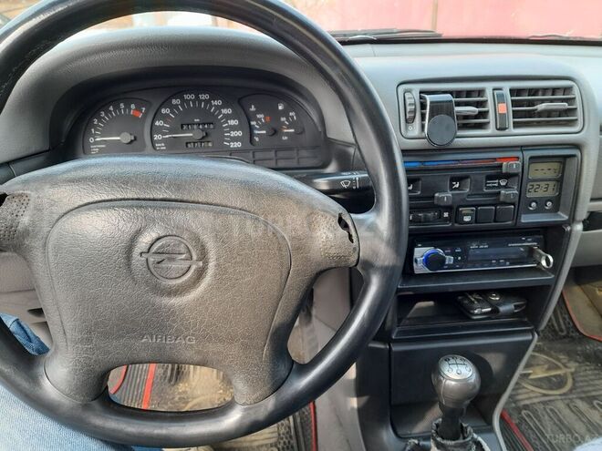 Opel Vectra 1994, 316,654 km - 2.0 l - Qax